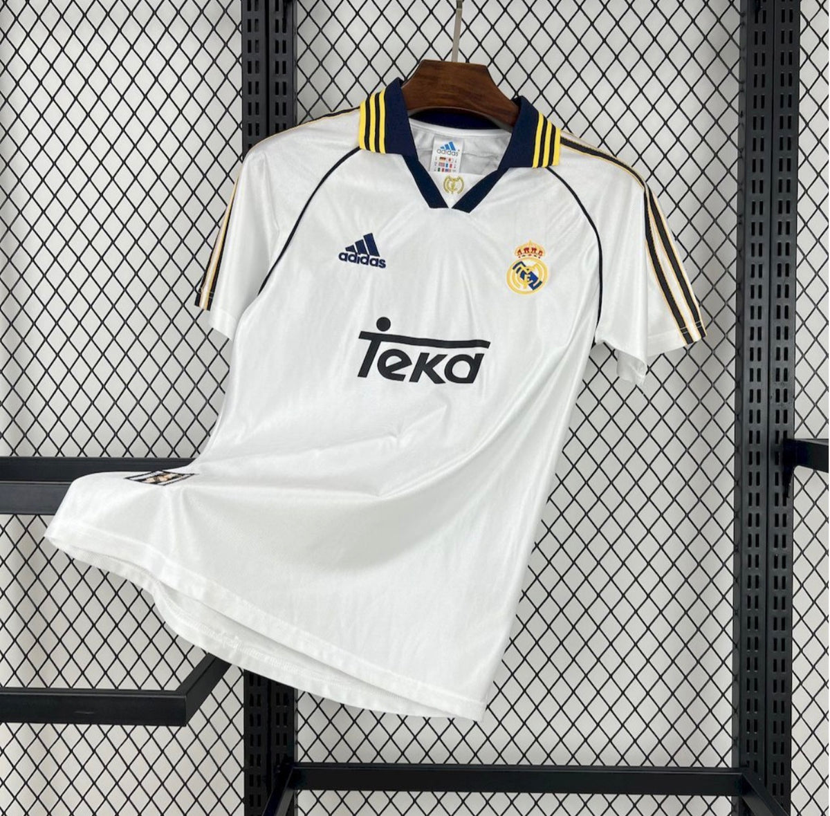 Real Madrid 1998/00 Home Retro Shirt