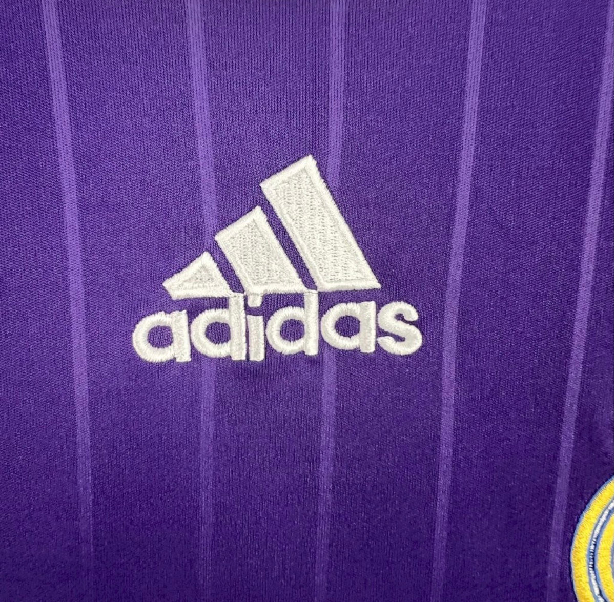 Troisième maillot rétro du Real Madrid 2006