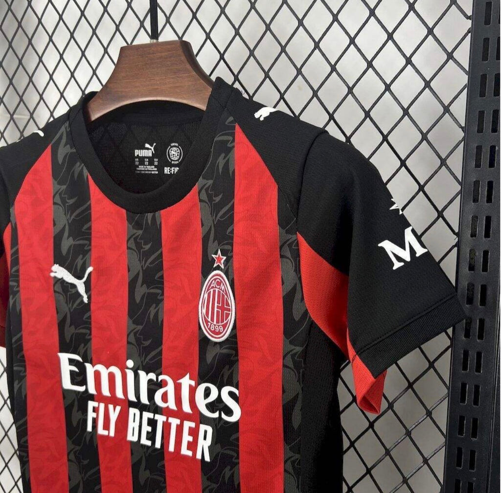 Tenue enfant domicile AC Milan 2025/26