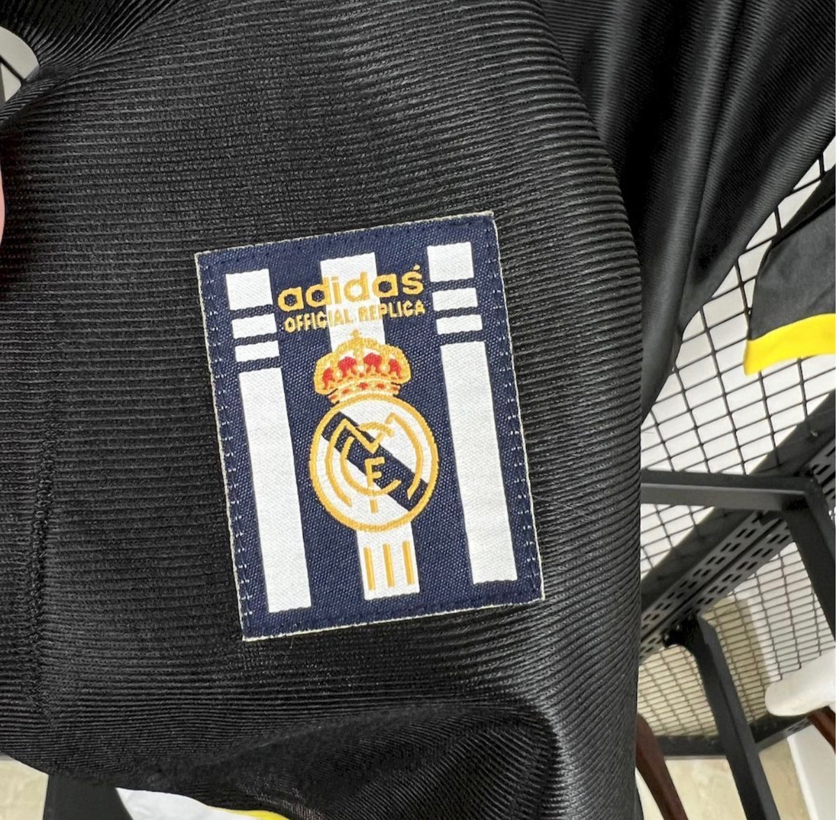 Maillot rétro extérieur manches longues du Real Madrid 1998/99